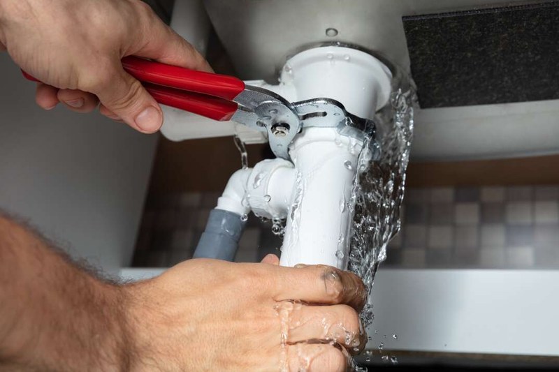 Hempstead Plumber repairing a leaking copper pipe